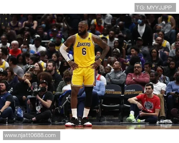 奥登与霍华德精彩对决视频回顾NBA巨星的巅峰时刻与职业生涯对比分析