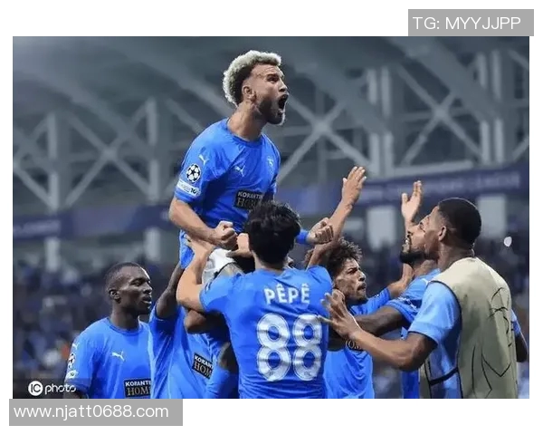 法兰克福与切尔西激战欧联杯争夺战双方实力对决引人瞩目