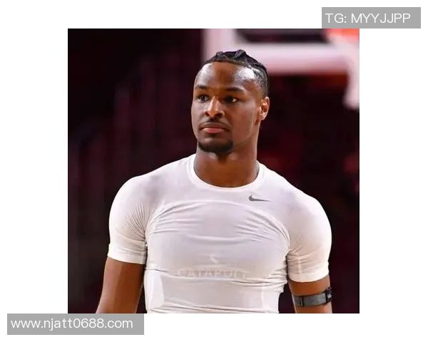 詹姆斯父子同台即将成真布朗尼正式宣布参加NBA选秀 詹姆斯父子同台即将成真布朗尼正式宣布参加NBA选秀