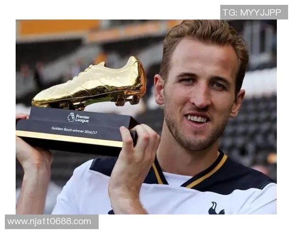 马丁内斯的传奇旅程：从新星崛起到足球世界的璀璨巨星